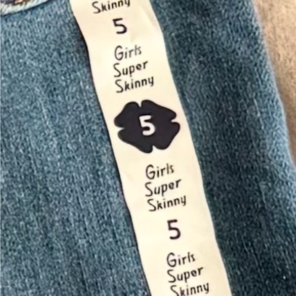 Oshkosh Bgosh jeans - size 5 - NWT - Picture 4 of 5